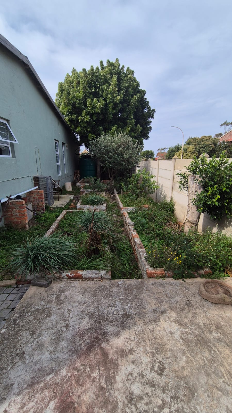 To Let 4 Bedroom Property for Rent in Wavecrest Eastern Cape